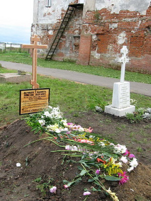Могила мон_Маргариты в день перезахоронения. Фото. 31. 08. 2009 г. 3-Могила мон_Маргариты в день перезахоронения. Фото. 31. 08. 2009 г.